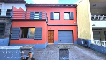 House 4 Bedrooms in Santa Clara