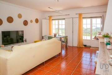 House 3 Bedrooms in Lourinhã e Atalaia