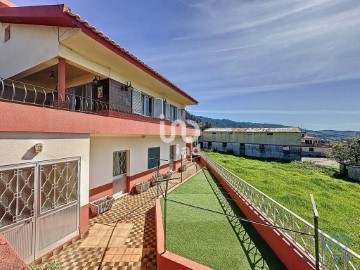 House 4 Bedrooms in Canhas