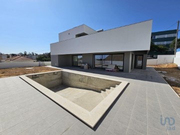 House 3 Bedrooms in Palmela