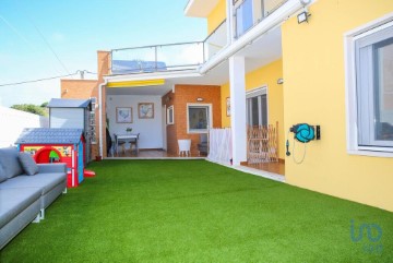 House 3 Bedrooms in Lourinhã e Atalaia