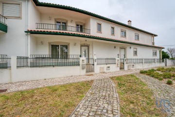 House 4 Bedrooms in Vieira de Leiria