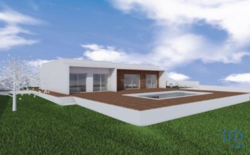 House 4 Bedrooms in Monte Redondo e Carreira