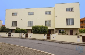 House 3 Bedrooms in São Felix da Marinha