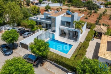 House 4 Bedrooms in São Brás de Alportel