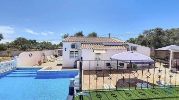 House 3 Bedrooms in São Clemente