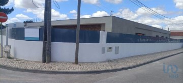 House 4 Bedrooms in Quinta do Anjo