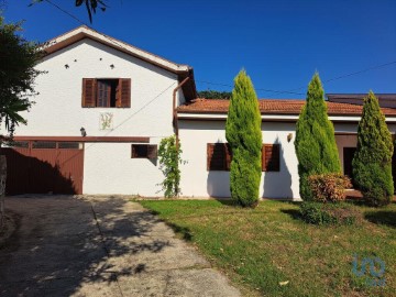 House 4 Bedrooms in Pedroso e Seixezelo