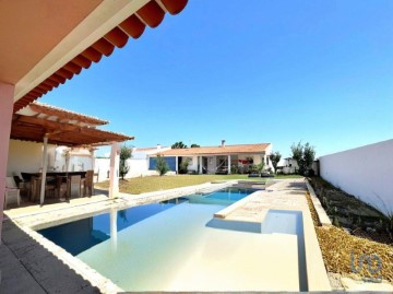 House 5 Bedrooms in Almeirim