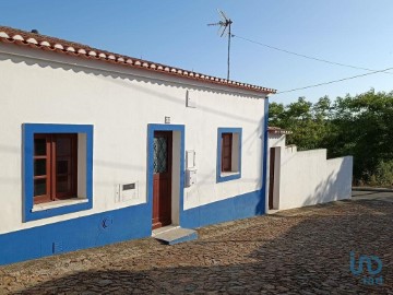 House 4 Bedrooms in Vila Ruiva