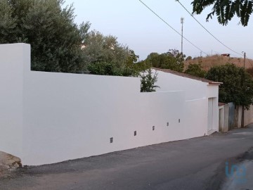 House 4 Bedrooms in Vila Ruiva