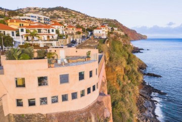 House 4 Bedrooms in Funchal (Santa Maria Maior)