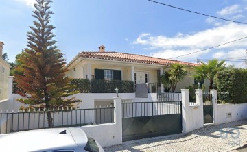 House 3 Bedrooms in Rio de Mouro