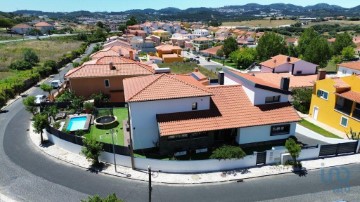 House 5 Bedrooms in Milharado