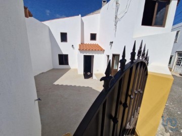 House 3 Bedrooms in Amoreira