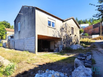 House 3 Bedrooms in Durrães e Tregosa