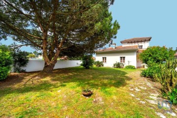 House 5 Bedrooms in Marinha Grande