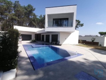 House 4 Bedrooms in Sesimbra (Castelo)