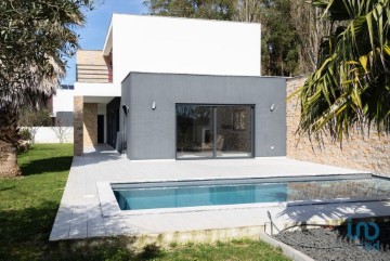 House 3 Bedrooms in São Martinho do Porto