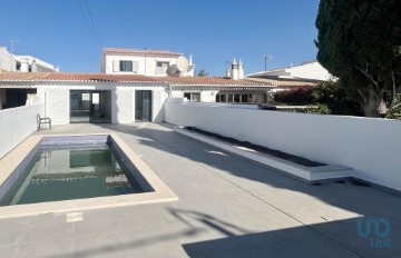 House 3 Bedrooms in Luz