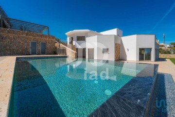 House 4 Bedrooms in Albufeira e Olhos de Água