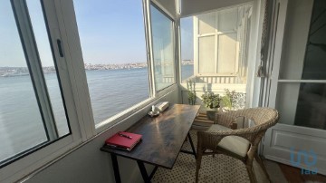 Apartment 2 Bedrooms in Almada, Cova da Piedade, Pragal e Cacilhas