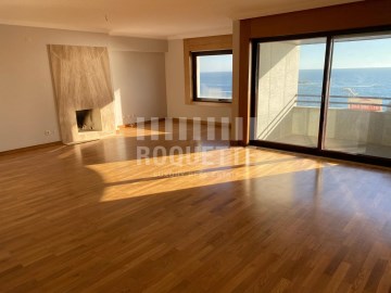 Apartamento T5 duplex na Avenida Brasil