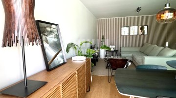 Apartamento completamente equipado e mobilado .