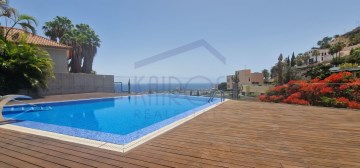 Apartment 4 Bedrooms in Ifara