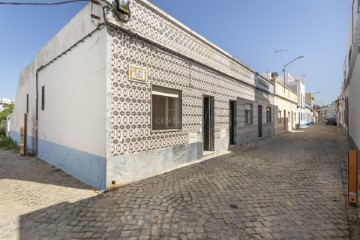 House 5 Bedrooms in Santa Luzia