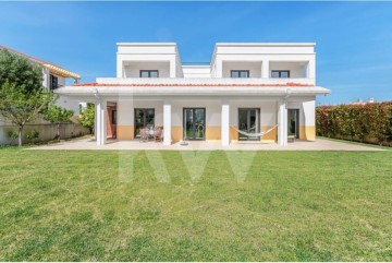 House 6 Bedrooms in Barcarena