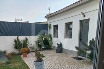 House 5 Bedrooms in Algueirão-Mem Martins