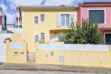 House 3 Bedrooms in Venda do Pinheiro e Santo Estêvão das Galés