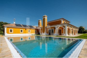 House 4 Bedrooms in Mafra