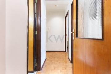 Apartment 4 Bedrooms in Campolide