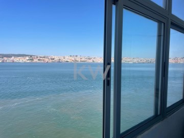 Apartment 2 Bedrooms in Almada, Cova da Piedade, Pragal e Cacilhas