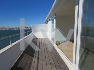 Apartment 2 Bedrooms in Almada, Cova da Piedade, Pragal e Cacilhas