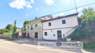 House 4 Bedrooms in Aboim das Choças