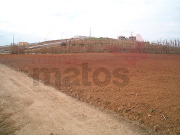 terreno na Praia da Areia Branca e a 2 kms da Lour