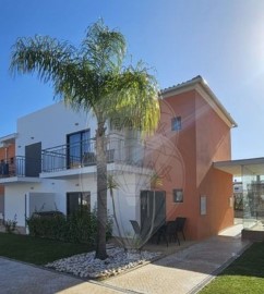 House 2 Bedrooms in Alcantarilha e Pêra