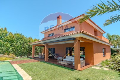 House 4 Bedrooms in Alcabideche