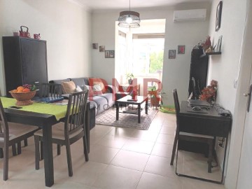 Apartamento 2 Quartos em Póvoa de Santo Adrião e Olival Basto