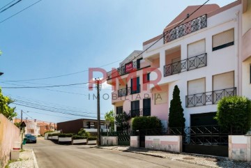 House 4 Bedrooms in Loures