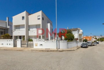 Maison 3 Chambres à Charneca de Caparica e Sobreda