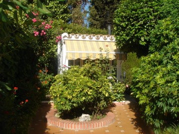 House 4 Bedrooms in Nueva Andalucía