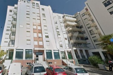 Apartment 4 Bedrooms in Marrazes e Barosa