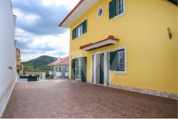 House 5 Bedrooms in Santo Quintino