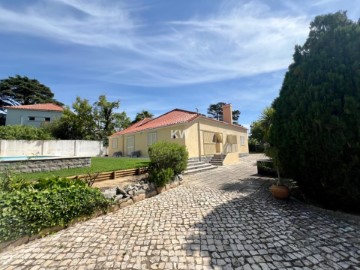 House 4 Bedrooms in São João das Lampas e Terrugem