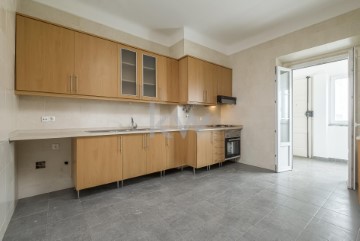 Apartamento 5 Quartos em Campolide