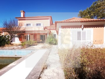 House 6 Bedrooms in S.Maria e S.Miguel, S.Martinho, S.Pedro Penaferrim